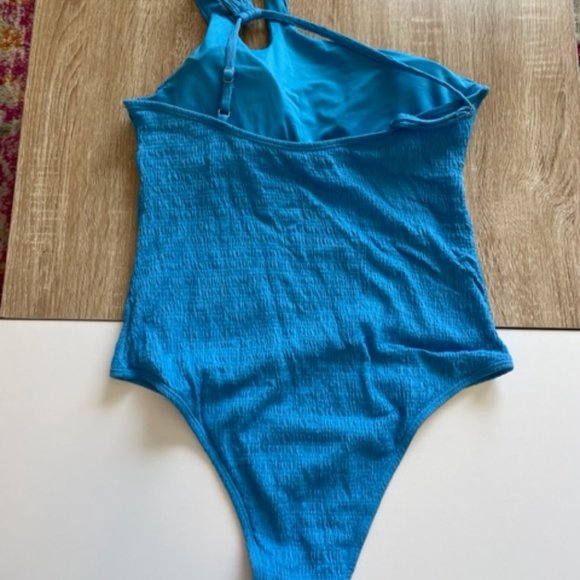 Lucky Brand - Seersucker Asymmetrical One Piece - Picture 5 of 6